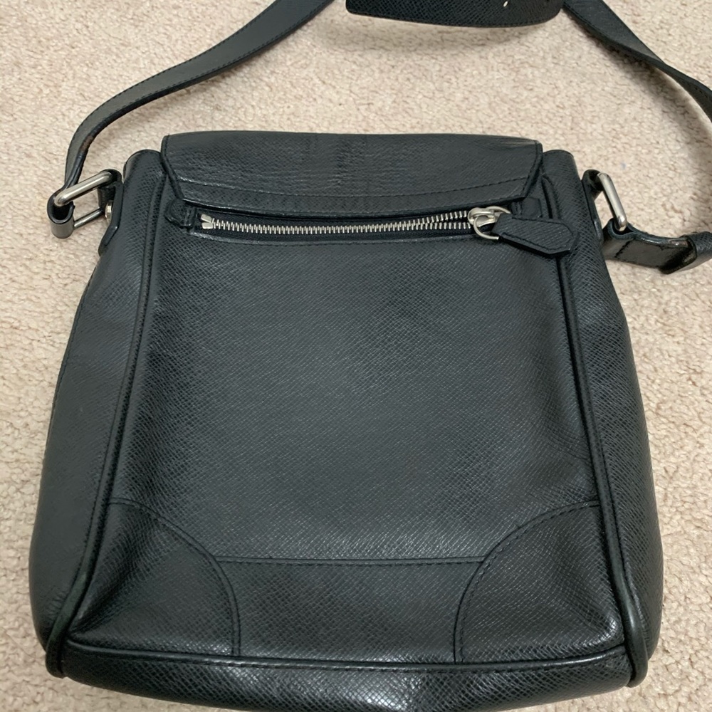 Authentic Louis Vuitton Crossbody Bag - Picture 3 of 8